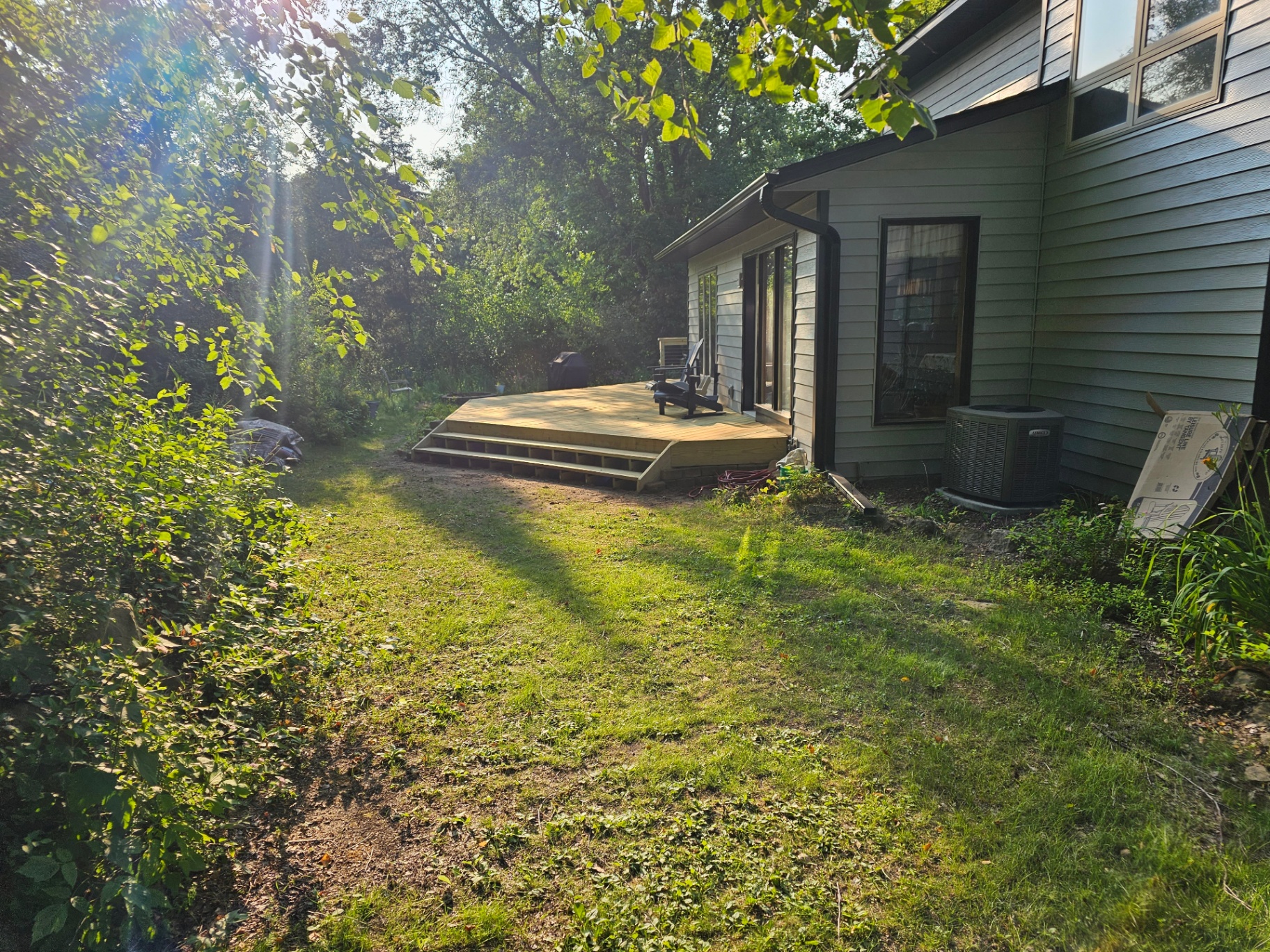 Low-profile deck addition with wide steps